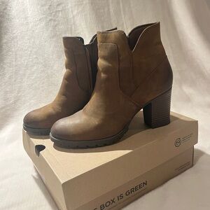 Clarks Tan Ankle Booties